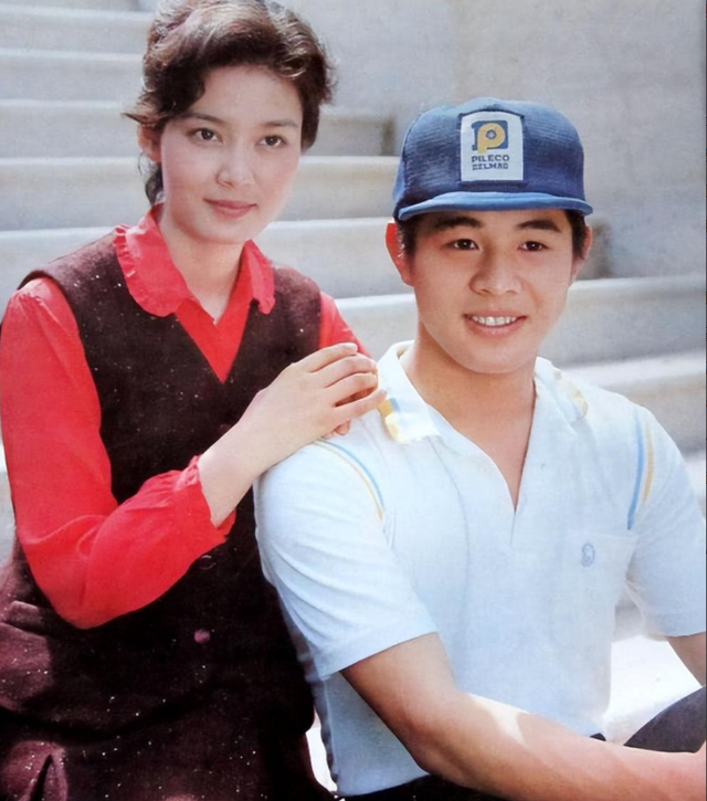 利智以泪洗面,被李连杰抛弃、住地下室10年的黄秋燕却成人生赢家