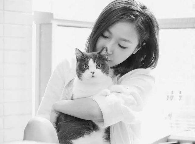 女歌手低调结婚罕谈姐弟恋,自爆与老公有婚前协议:讲明不会生小孩