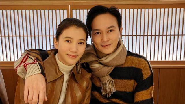 香港知名星二代在电视台打杂，负责搬运道具引关注