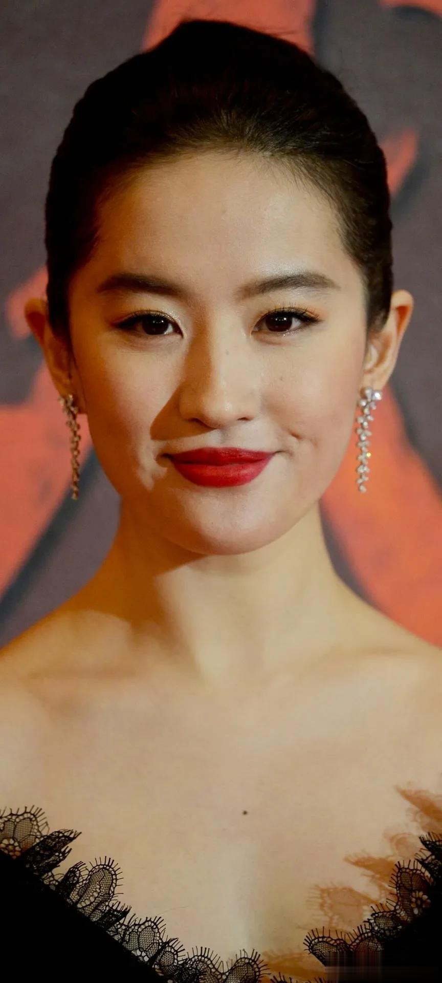 刘亦菲脸部高清脸图，嫣然红唇，眉目如画！