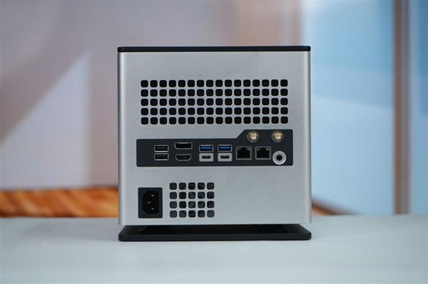 全球首個液冷迷你機！abee AI Station 395 Max工作站圖賞