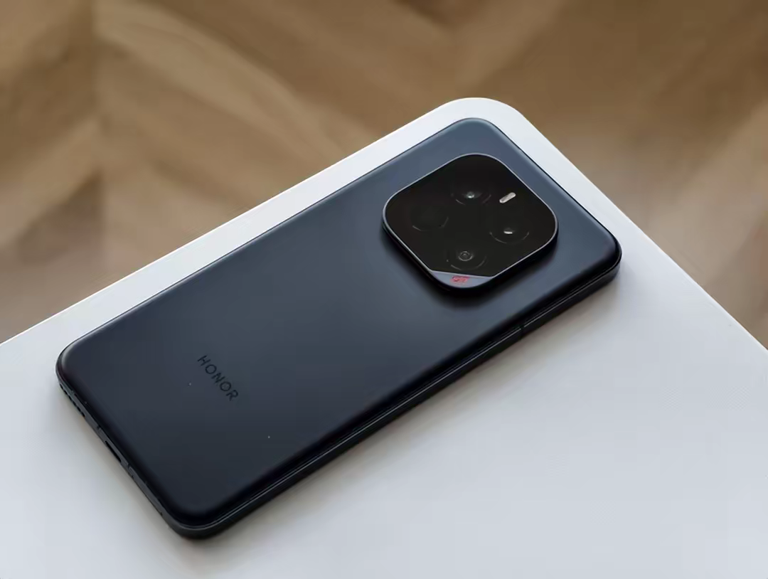 擊敗一加和iQOO，拿下三千檔性價比第1，驍龍8至尊領先版+7200mAh