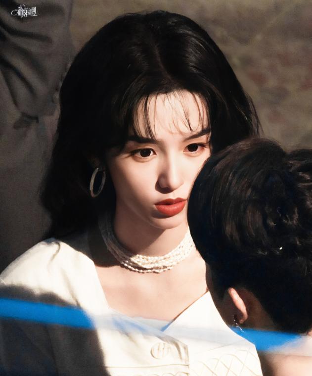 周也《你好1983》过审!年代造型太养眼,复古港风美人很权威!