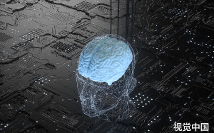 接了脑机接口，我读取世界底层代码，可以看穿人心，很快有了女友