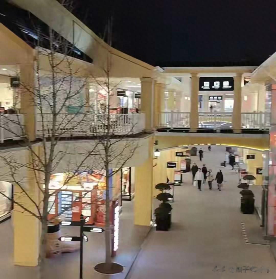 张兰带娃逛学校玥儿赖着不走！这下才懂马筱梅半分谎都没说