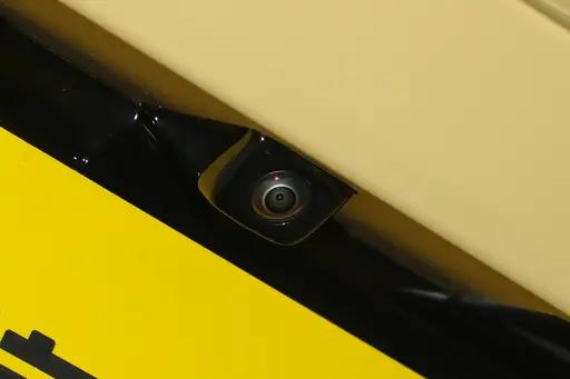 10万级小钢炮实锤！零跑Lafa5：后驱+6.4秒破百，配置香到离谱