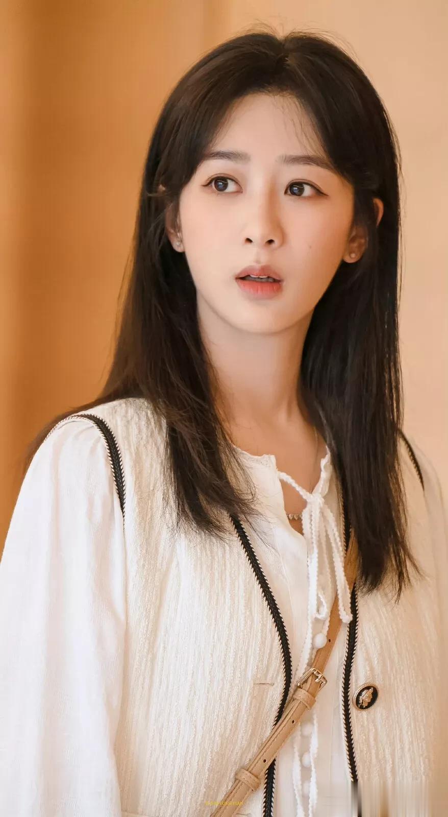 杨紫真的已经瘦到天赋上限了，现在真的好瘦，减到这程度真的牛了