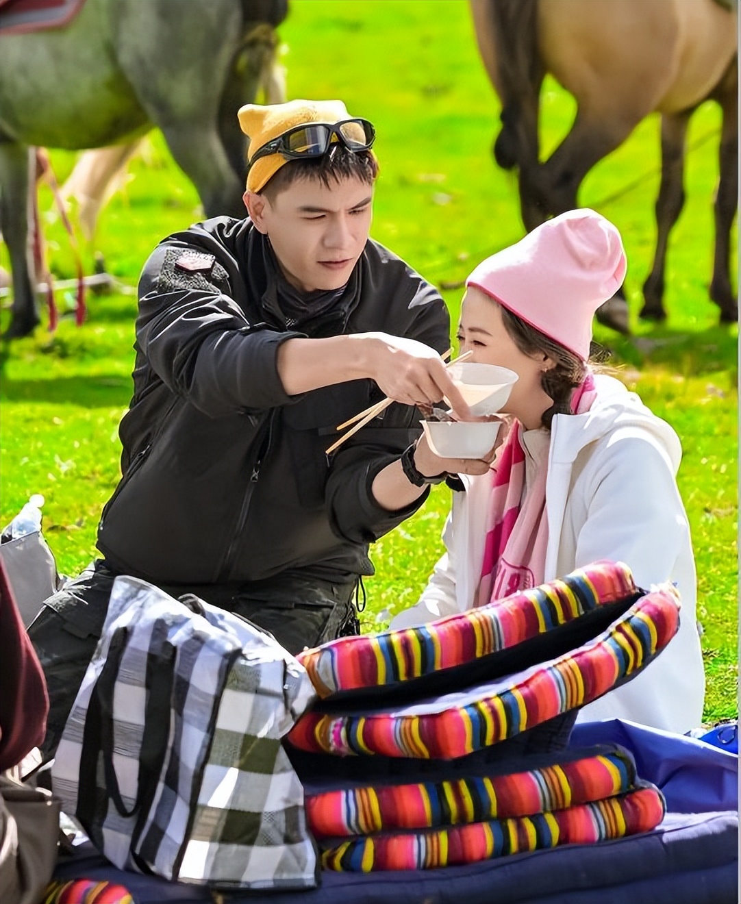 经超夫妇逛商场被偶遇！李琳暴瘦后脸垮断崖衰老，跟老公像两代人