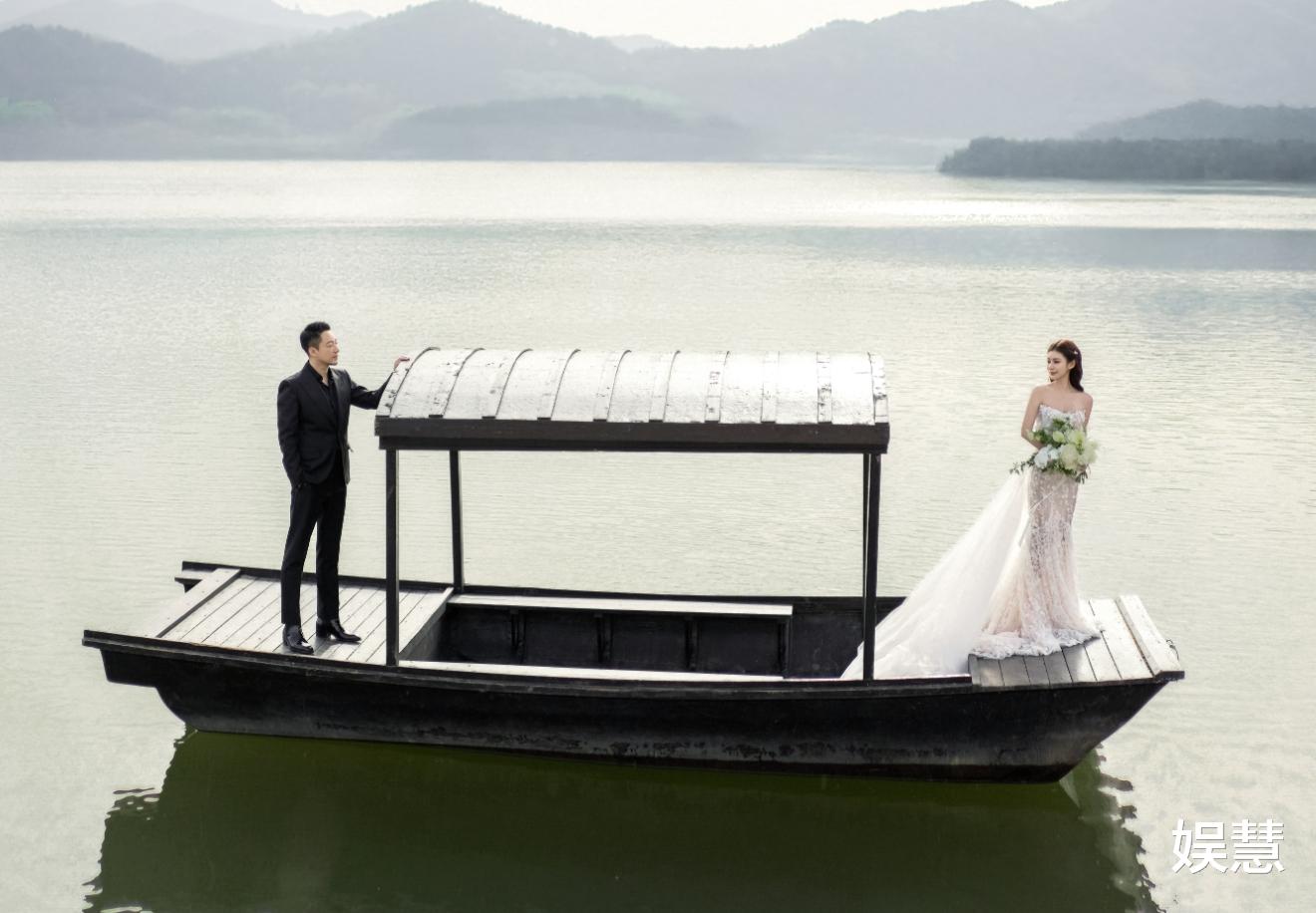 汪小菲今日在郡王府大婚,穿龙凤礼服亮相,高清婚纱照出炉