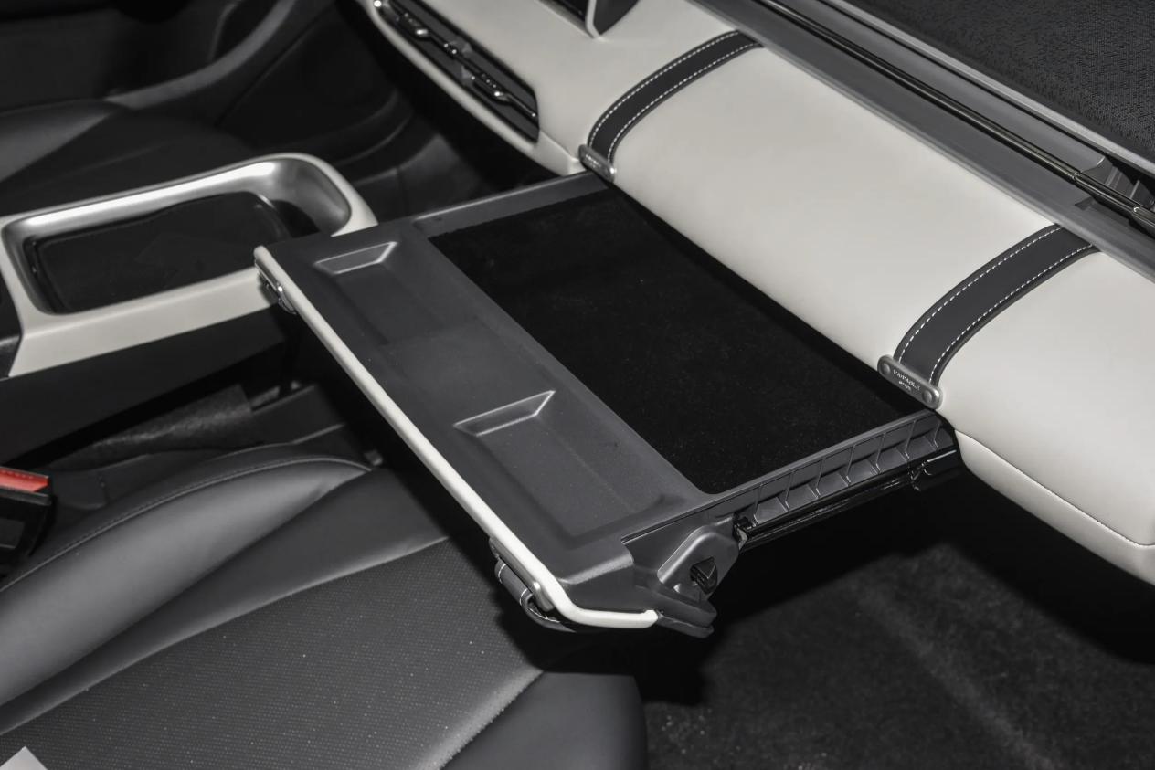 真香一口价6.78万，配无框门+5座，330km续航，这小车适合年轻人