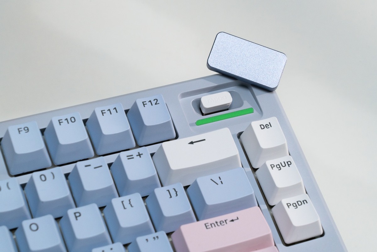 退燒又想玩客制化，這把雷柏V700DIY-75適合你