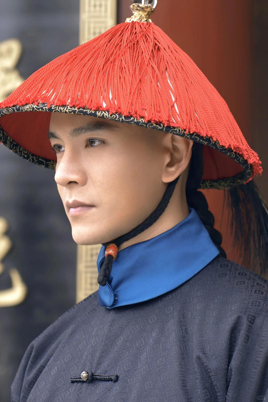 经超夫妇逛商场被偶遇！李琳暴瘦后脸垮断崖衰老，跟老公像两代人