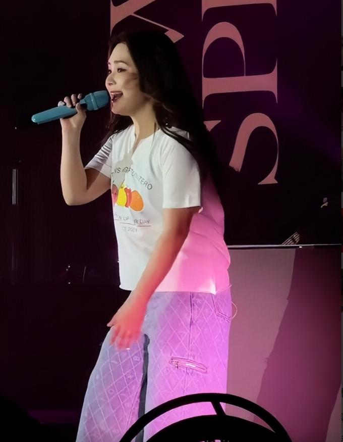 Twins合体出席开幕现场！44岁阿娇状态好美，阿Sa谈健身男友变胖