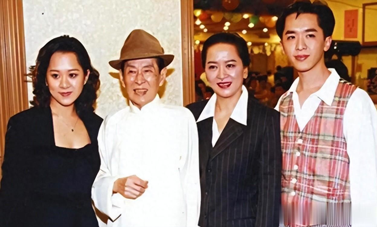 被嘲靠老豆致富!香港超级二世祖霸气反击陈百祥:可能他需要流量