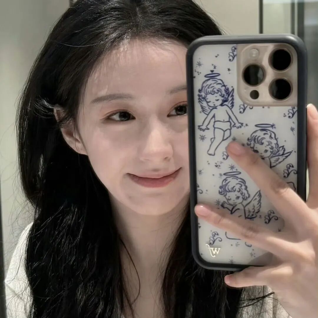 包上恩甜美头像