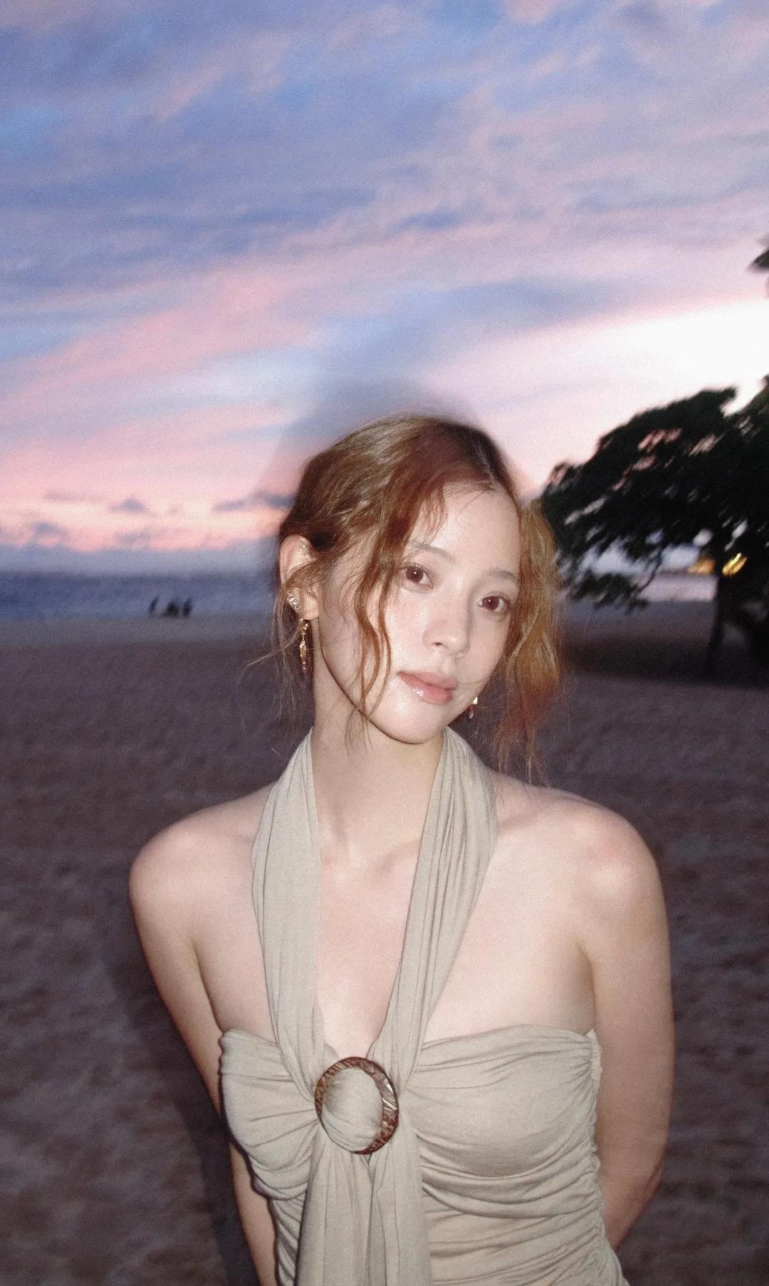 欧阳娜娜在巴厘岛旅行，扑面而来的少女感