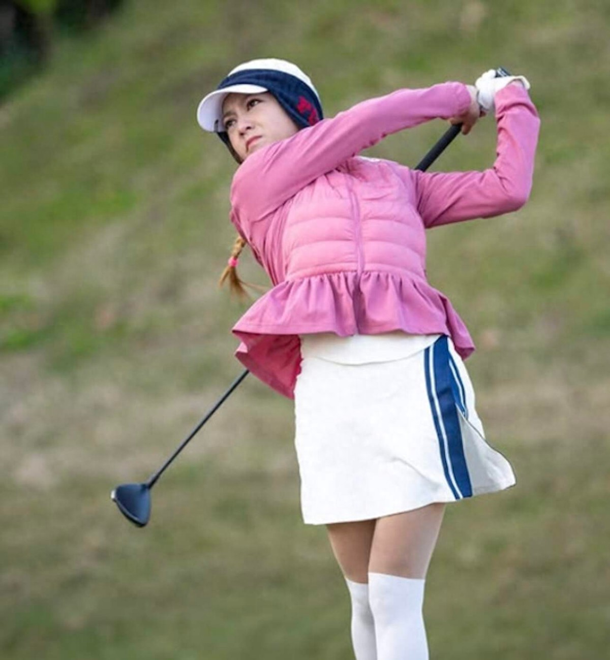 TVB前6亿千金复出乐坛，在火锅店驻唱不感尴尬，曾代表香港出赛