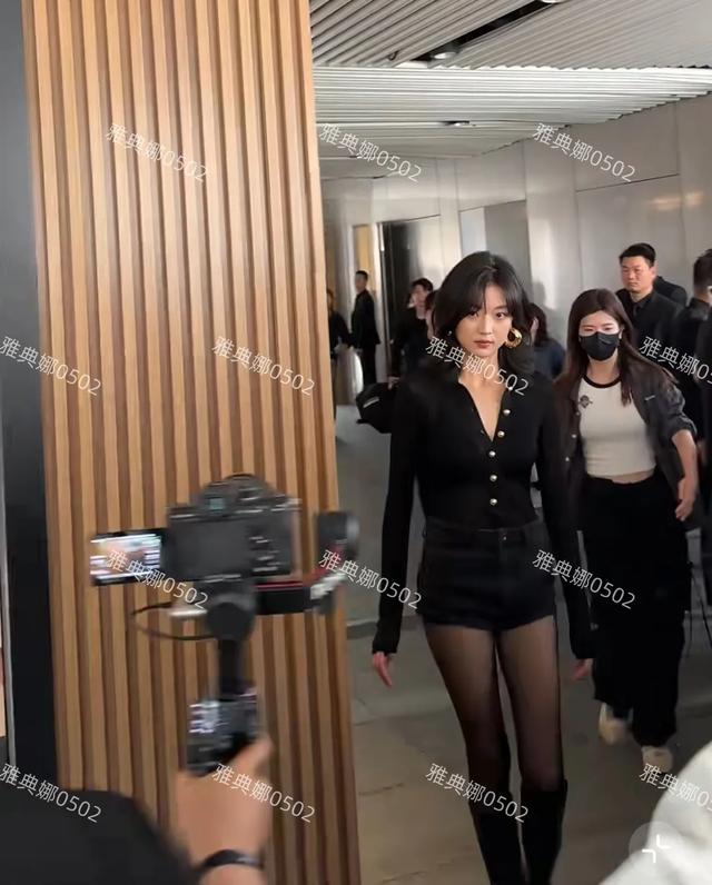 内娱的大长腿不止关晓彤一个, 孙千的大长腿更绝又细又直比例逆天