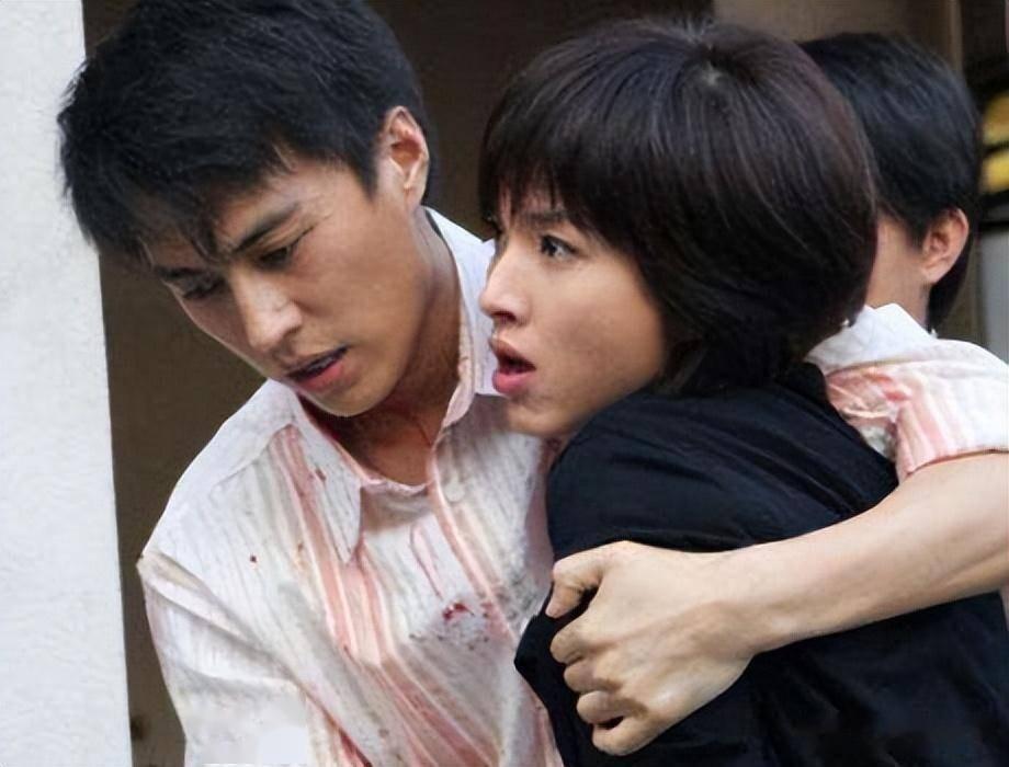 她26岁成了双料影后，嫁给靳东后，高龄生子被丈夫宠成手中宝