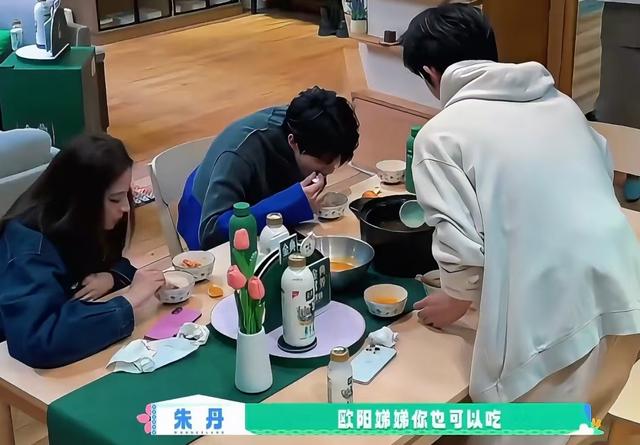 可悲！朱丹发文道歉，否认让女儿留级，仍没意识到自己的问题所在