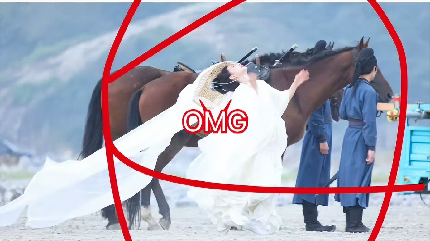 突发！孟子义拍戏被人拽倒，起身后不怒反笑，难怪她能红这么久