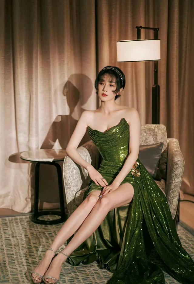 陈小纭不愧是运动员出身，身材比例这么好！