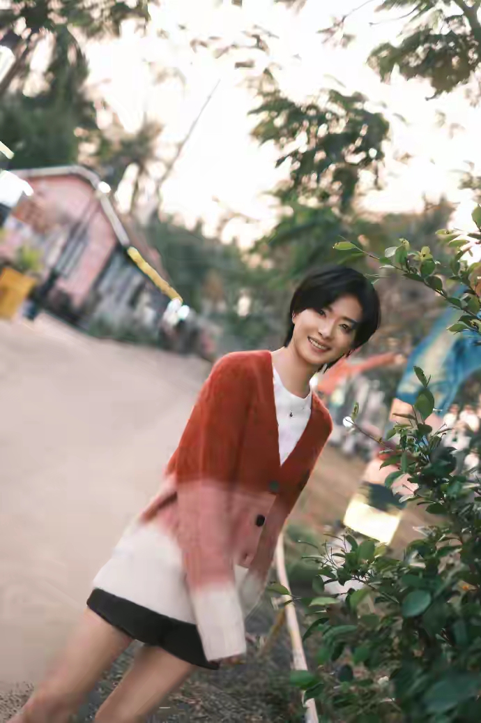 万茜的腿怎么这么细，挺美