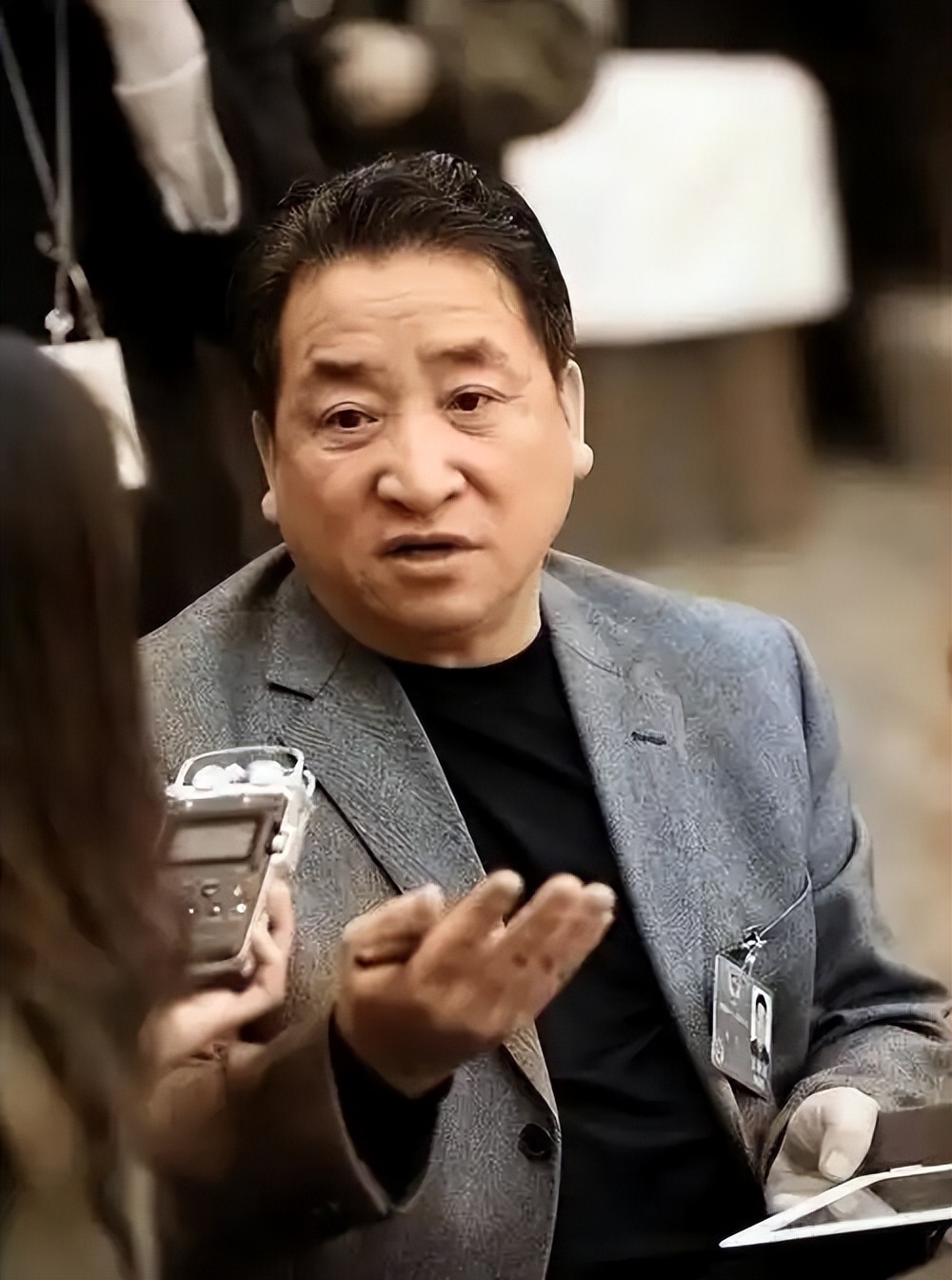 被曝美国过圣诞，关闭评论一言不发的姜昆，终不再顾忌所谓的体面