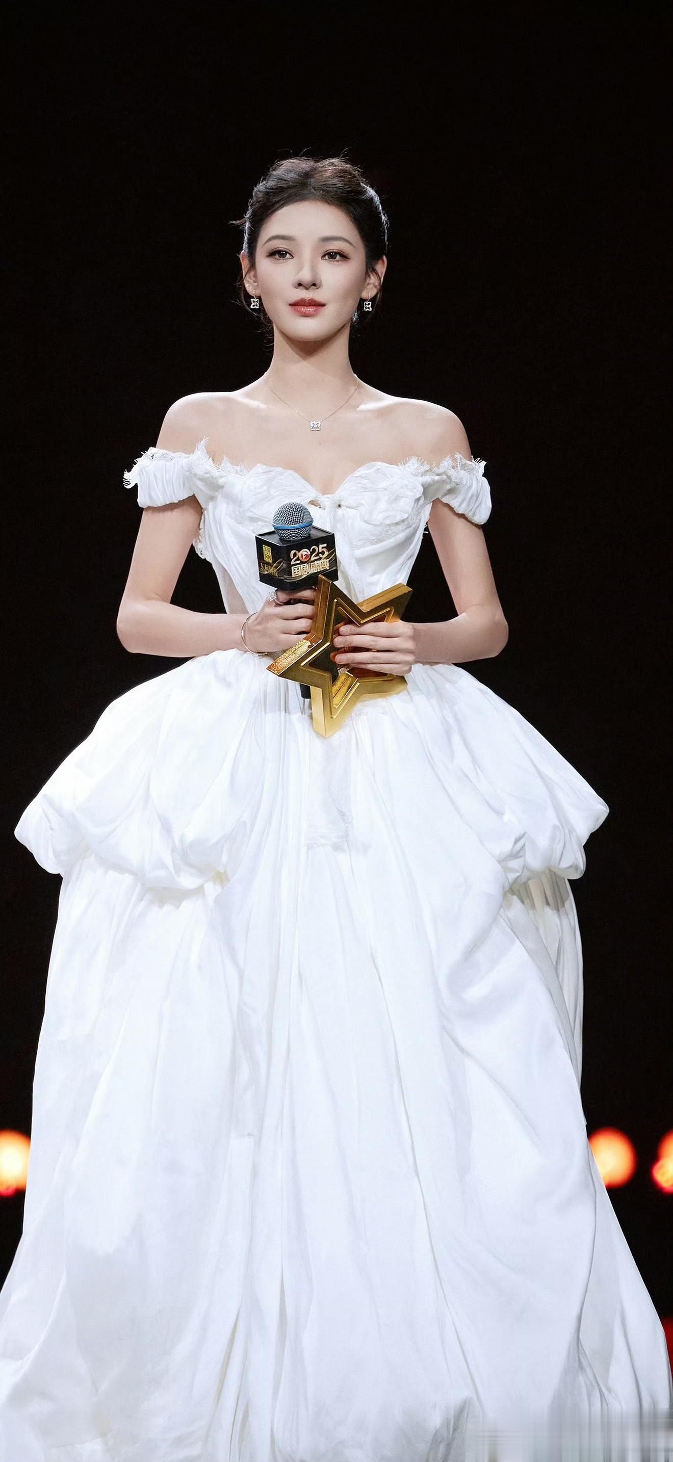 张予曦｜连空气都飘着温柔的仙，状态好到让人移不开眼