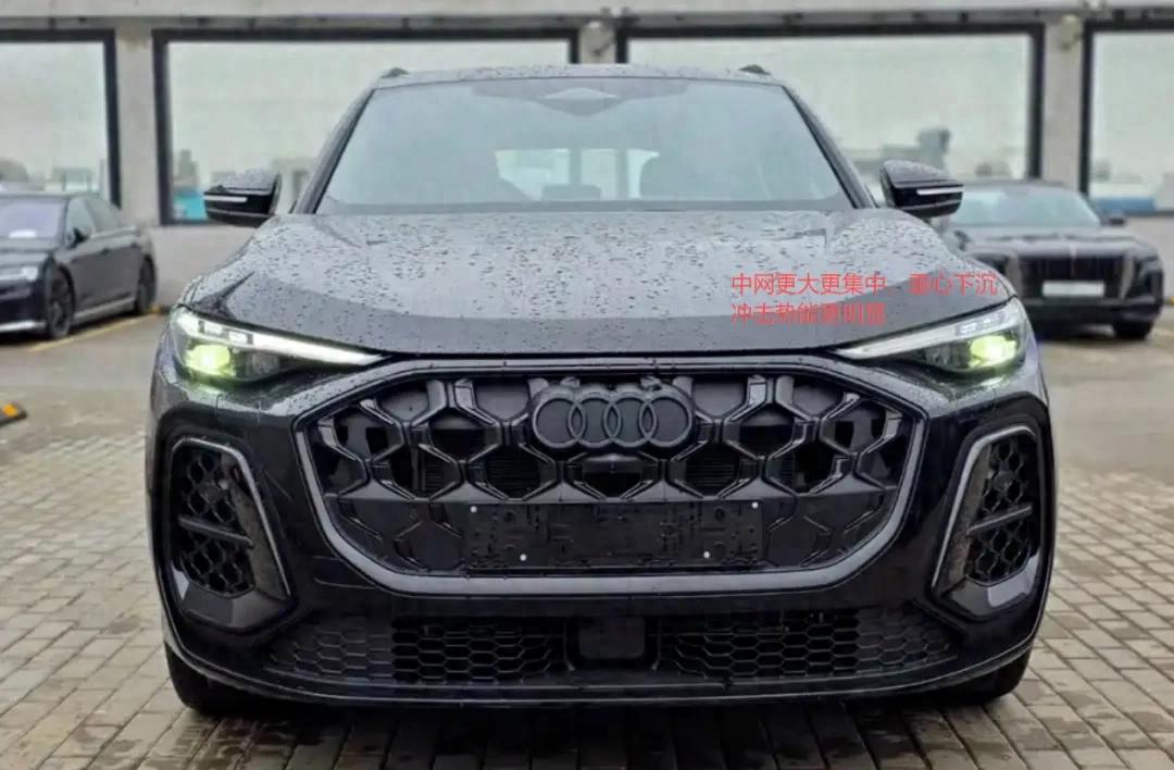 黑化奥迪Q5L值不值得等？开完给你句实话：它不是最猛，但很危险