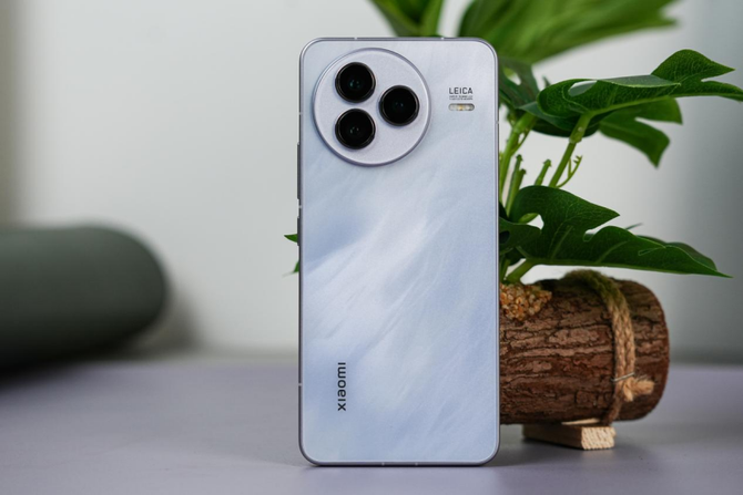 小米終于妥協，6000mAh+驍龍8sGen4+5倍光變，國補后跌至新低價