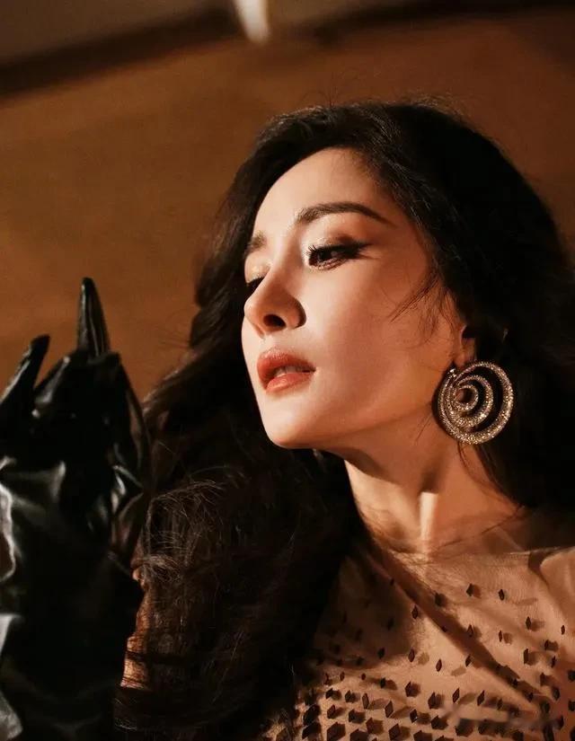 杨幂：今年首套高定，气质真无敌