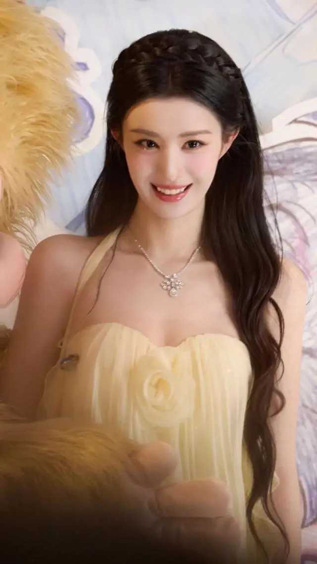 月光落舞台，女王揽星河！王楚然湖南卫视跨年封神名场面刷屏