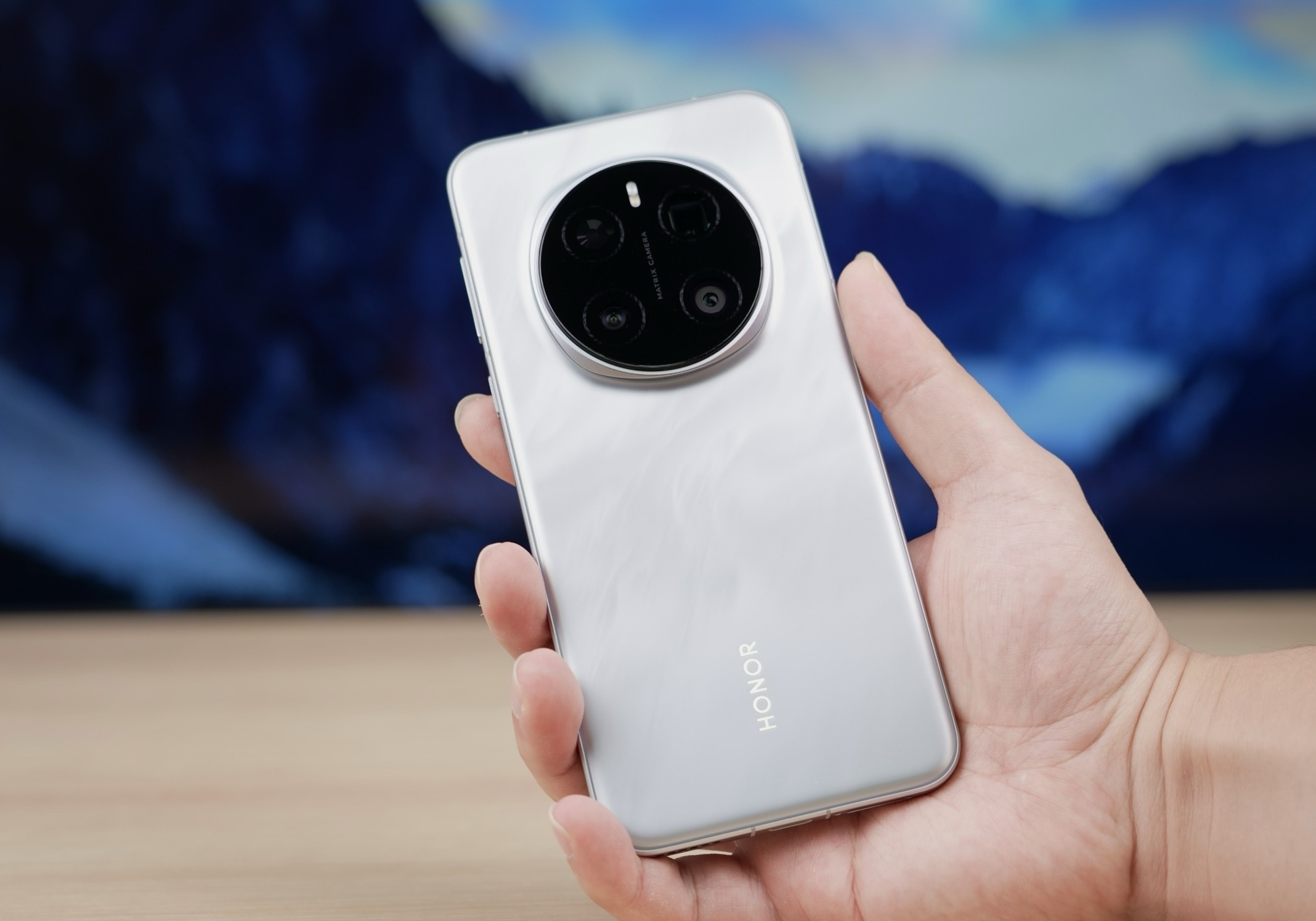 降幅高达1571元,16GB+512GB+100倍变焦,荣耀顶尖旗舰加速清仓