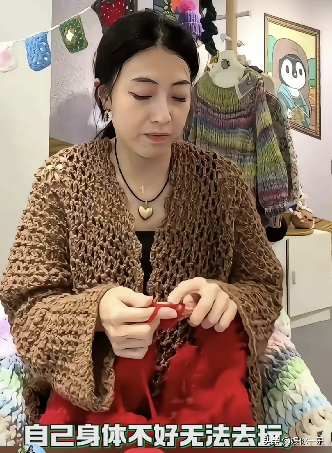 阔太甘比扎双马尾俏皮出镜，不用陪刘銮雄格外放松！少女像18岁