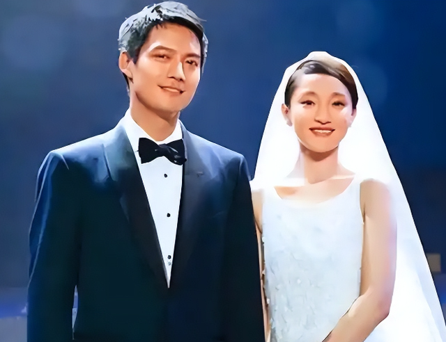 51岁周迅:\丁克\半辈子,低调现身肿瘤医院,如今人体画价值千万