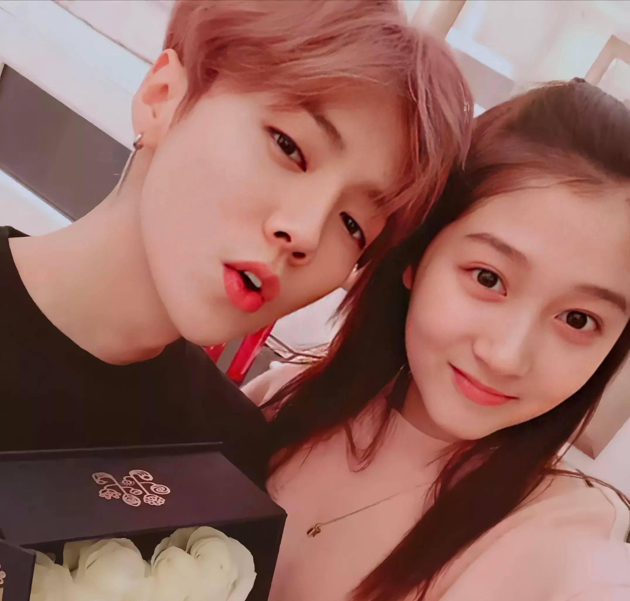 鹿晗和“跑男团兄弟”聚餐,李晨、邓超显老态!陈赫越来越小女生