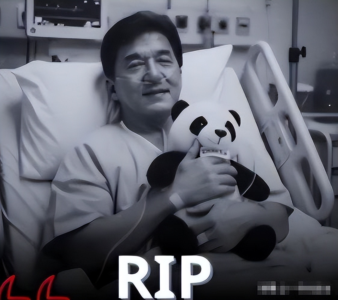 成龙被传“去世”后首次露面，深夜牵狗买面包，步伐稳健状态不错