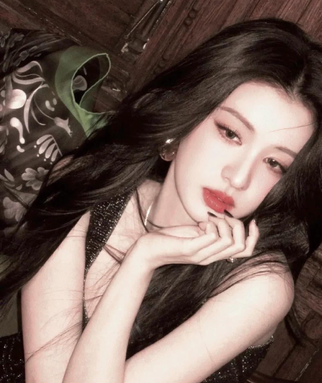 王楚然高度近视却坚持不手术，真实原因曝光，竟和童年经历有关！