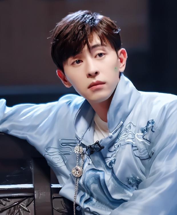 国家出手，人民日报点名！邓伦近况曝出，不止被圈内封杀那么简单