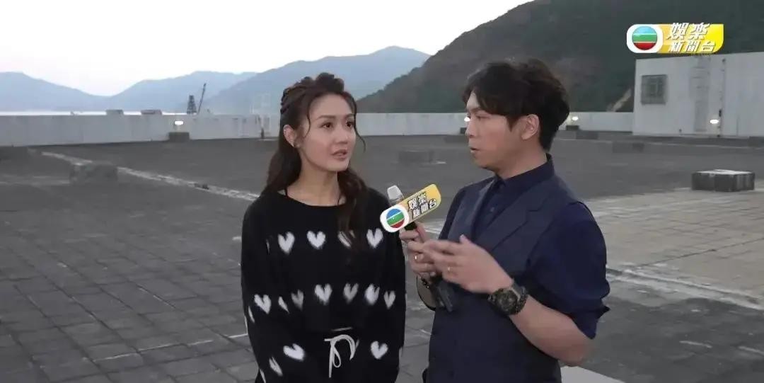 突爆！昔日封后痛诉宣布8载恋终结，豪门幻灭，回忆分手泣不成声