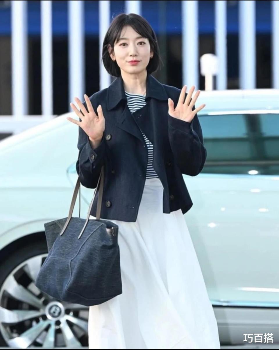 朴信惠当妈后状态越来越年轻，短发怼脸照美翻天，婚后生活太爽了