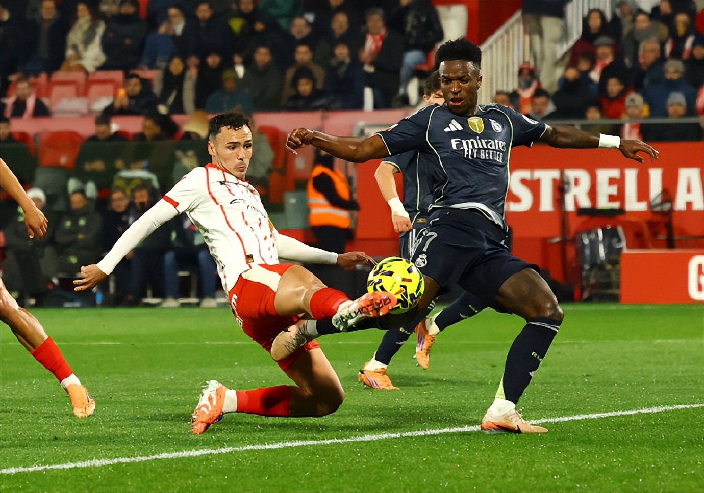 1:1！姆巴佩2场5球，皇马爆冷被逼平+西甲3连平，将榜首让给巴萨