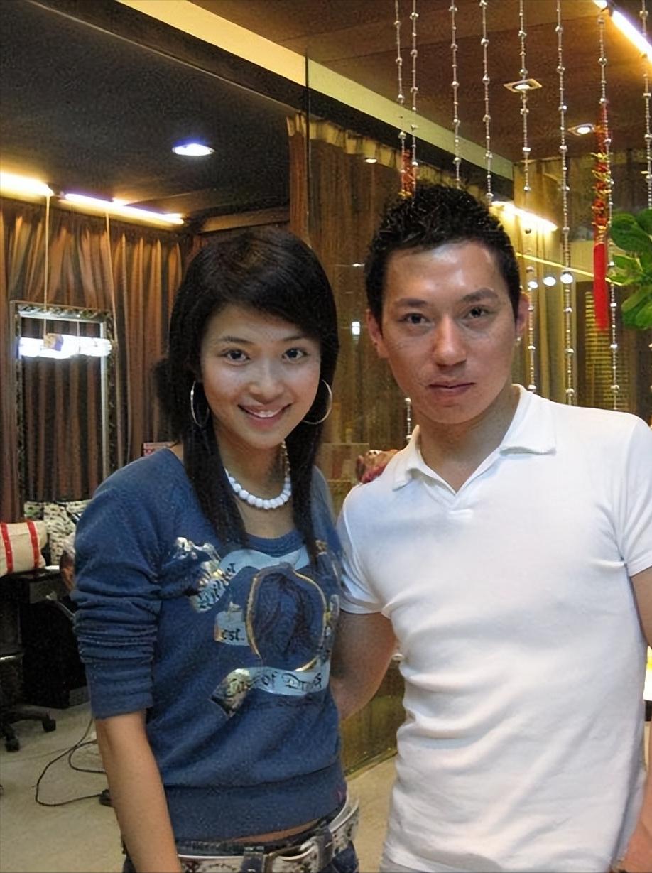 上海主持人麻伊琳，当年风光嫁豪门，离婚后独自带娃，如今怎样了