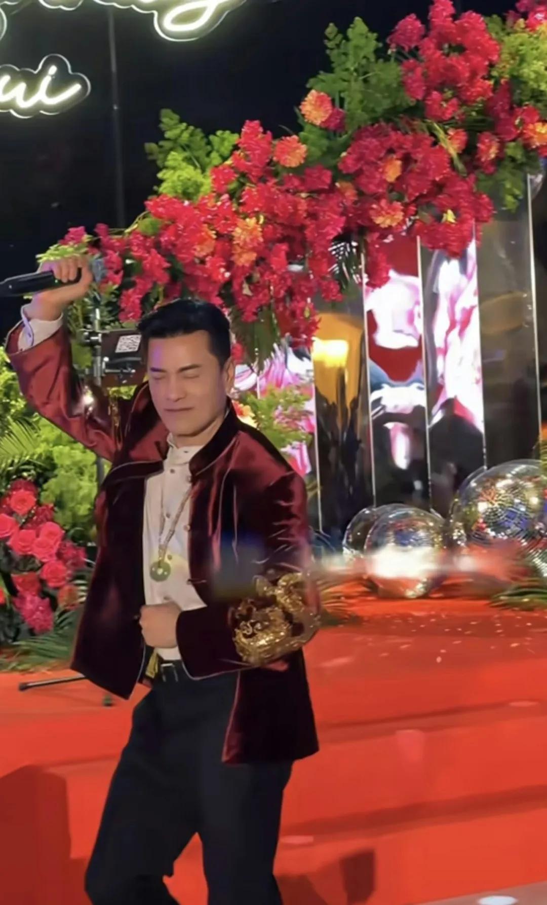 知名港星70岁大寿众星云集,现场高歌跳舞向太太表白