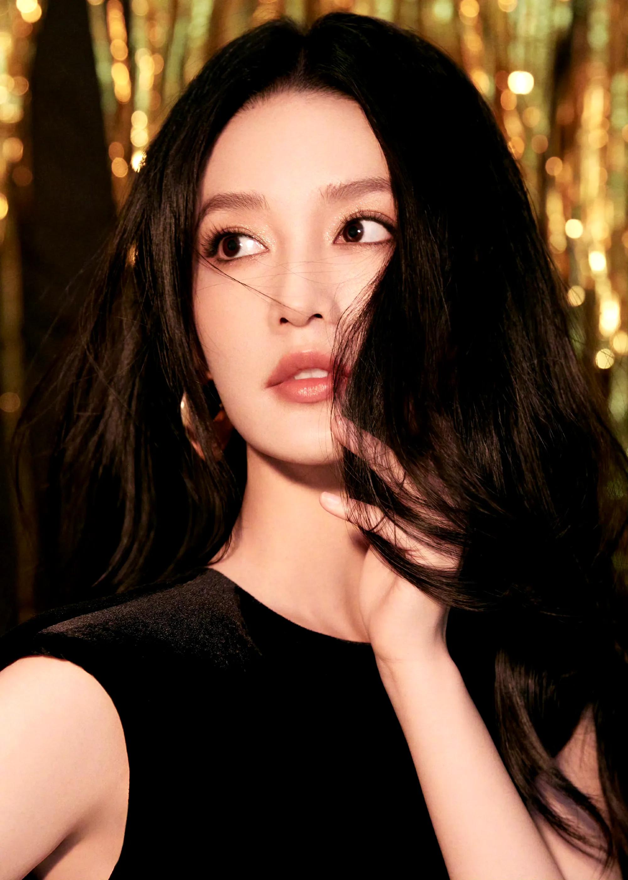 李沁写真大片，珠光宝气璀璨之星