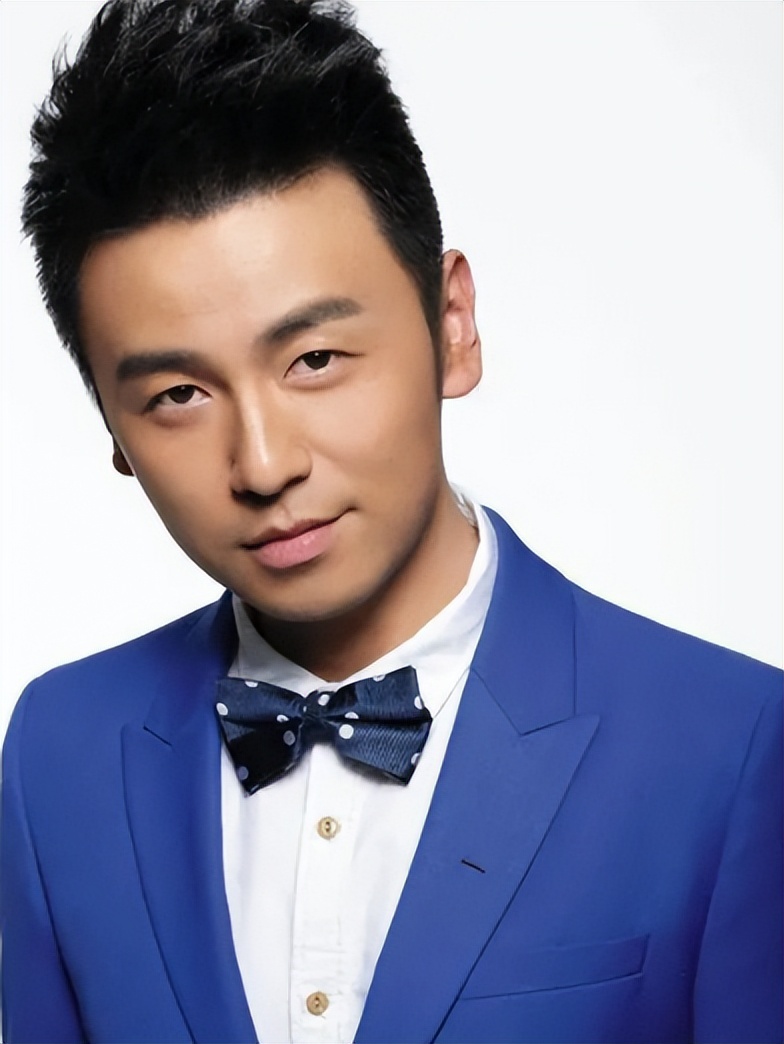 央媒专访揭开雷佳音真实现状，句句不提张译，字字给张译提了个醒