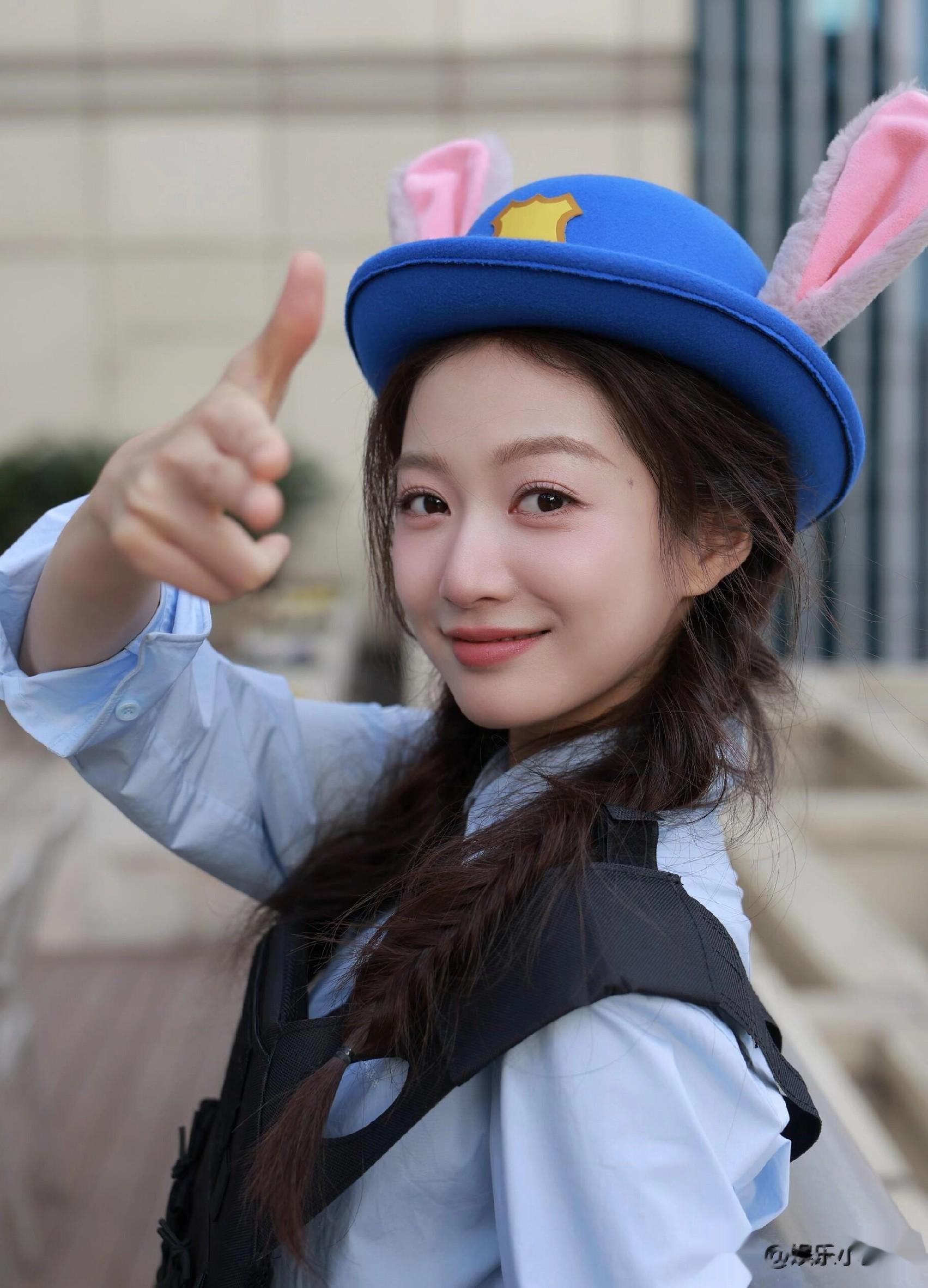 主持人冯琳cos疯狂动物城2Judy,扎双麻花辫俏皮可人,美翻天!