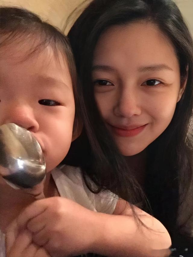 母爱伟大!大S离婚真相首曝光引人同情,后妈宠玥小S卖姐对比鲜明