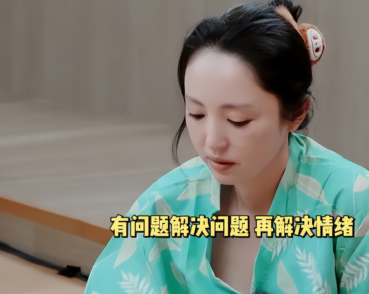 与张维伊二婚才三个月,45岁董璇腹部微隆走路小心,前夫罕见发声